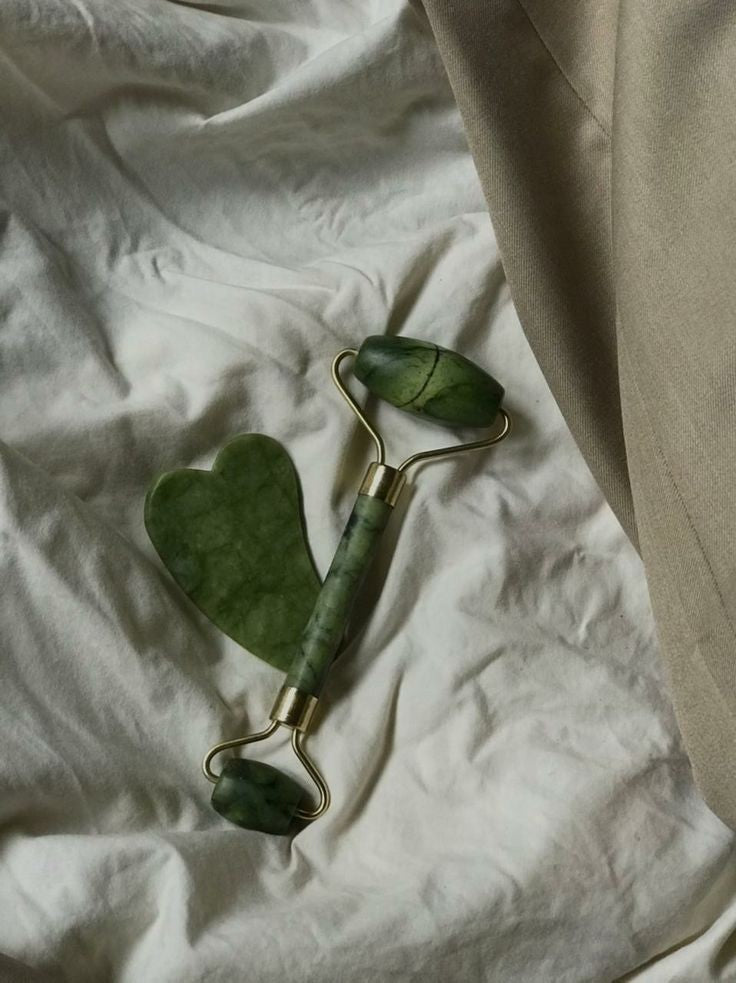 🍁Glow & Sculpt Ice Facial Combo🧊
Soothe your skin, shrink pores, and define your features.🍁
Reusable, Natural, and easy to use daily.🌾
"Enjoy 2 premium tools in 1 value pack"💐